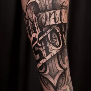 Imagem de capa para o Curso online WORKSHOP - LETRAS CUSTOMIZADAS - CAMILO LETTER