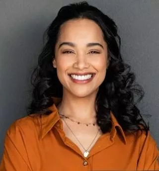 Márcia R.