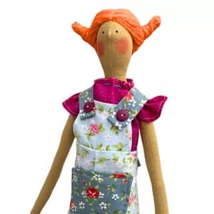 Imagem de Tilda Flor da Fluflu - Estilo Tilda com Nariz  - Curso Online Passo a Passo com Moldes em Tamanho Real criado por Fluflu Dolls Bonecas de Pano na hotmart
