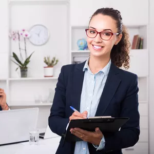 Imagem de capa para o Curso online Auxiliar Administrativo 