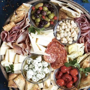 Imagem de capa para o Ebook Curso de Antepastos e Pães com a Chef Paula Marques. Como montar uma mesa para receber seus convidados ou vender kits para começar a ganhar $ agora mesmo