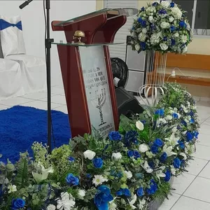 Imagem de capa para o Curso online Arranjos florais permanentes sem argila para igrejas 