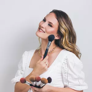 Imagem de capa para o Curso online AUTOMAQUIAGEM com Isabel Martins