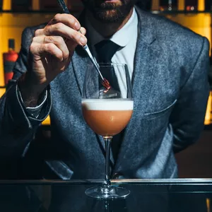 Imagem de capa para o Curso online 80 drinks mais famosos do mundo