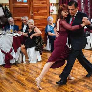 Imagen de portada para Curso online Aprende a bailar bachata. Para sanar el corazon