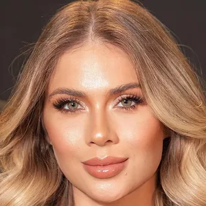 Imagem de capa para o Curso online CLEAN &amp; GLOWY - O poder da maquiagem glow