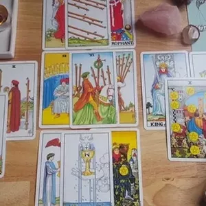Imagen de portada para Curso online Descubre Tu Destino con Vidente Liss: Lecturas de Tarot Transformadoras 🔮☎️