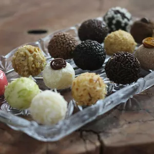17 SABORES DE BRIGADEIROS QUE VENDEMOS HOJE  EM  NOSSA DOCERIA. 