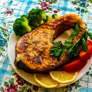 Imagem de capa para o Ebook 20 Receitas Proteicas: Guia Prático para Uma Alimentação Saudável