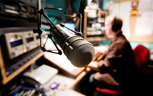 Imagem do curso Escola da Voz | Curso de Locução > Como ser um locutor para filmes; rádio; desenhos; cinema e outros.