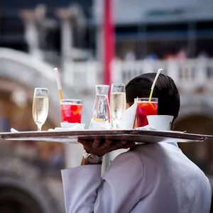 Imagem de capa para o Ebook Transforme-se em um Garçom de Elite: Dicas e Técnicas