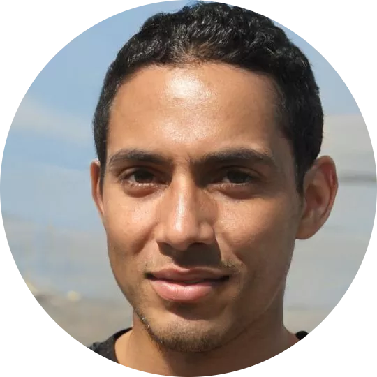 Lucas Navarro, 25 años