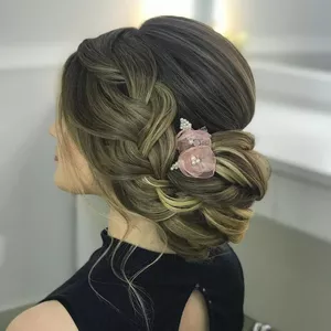 Imagem de capa para o Curso online Formação em Penteados - Destrave a mente com PENTEADOS REAIS