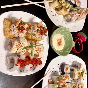 Imagen de portada para Ebook Makis desde Cero: Tu Primera Aventura en el Mundo del Sushi