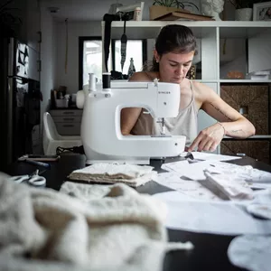 Imagen de portada para Ebook Crea tu Marca de Ropa: Guía Completa para Emprendedores de Moda