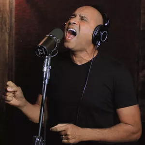 Imagem de capa para o Curso online Canto com sentimento e técnica.