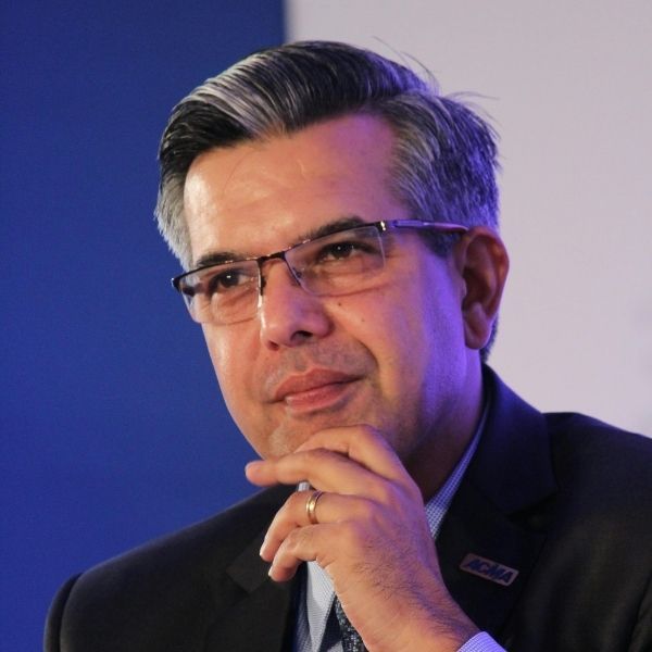 Alejandro Ramírez, Agente de Seguros