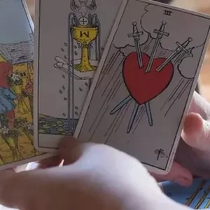 Imagen de portada para Curso online Descubre el Poder de Leo y Tauro en el Tarot 🌟