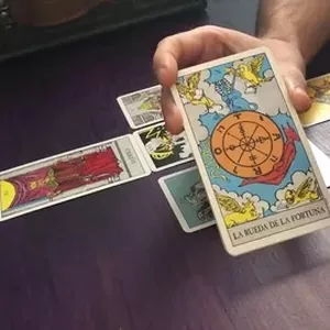 Imagen de portada para Curso online 🌟 Descubre Tu Destino con Cartomancia Gratis Completa 🌟
