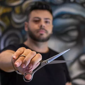 Imagem de capa para o Curso online Curso de Prótese Capilar Masculina - Estúdio ID