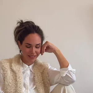 Imagem de capa para o Curso online Vídeo Aula - Colete Angel em Crochê