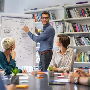 Imagem de capa para o Curso online Gestor de Centros de Educação de Jovens e Adultos