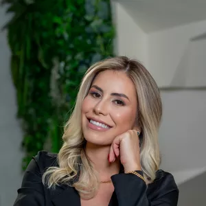 Imagem de capa para o Curso online Curso de Mechas - Total Blond 
