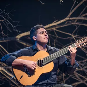 Imagem do curso Curso de Violão | Julio Lemos