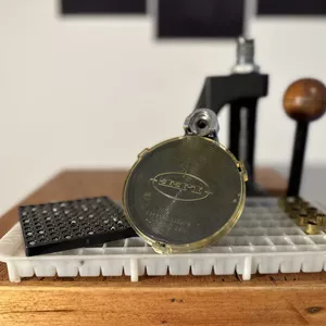 Imagem de capa para o Curso online Fundamentos da recarga de munição