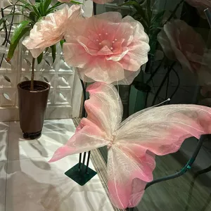 Curso de flores e borboletas gigantes de organza