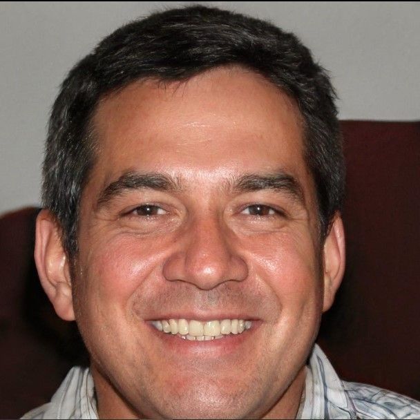 Eduardo- Dueño de minimarket