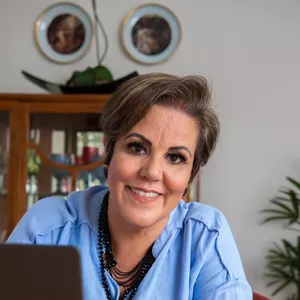 Imagem de capa para o Serviço online "Produções de Look do seu próprio guarda-roupa"