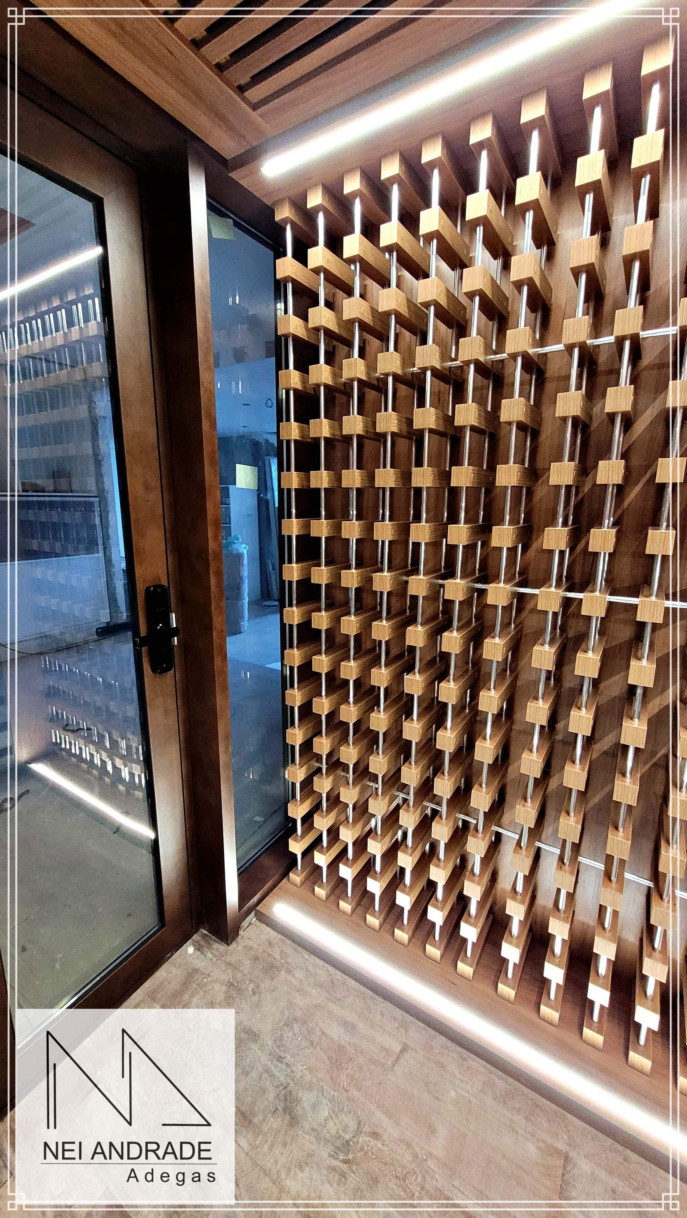 Adega com garrafeiro