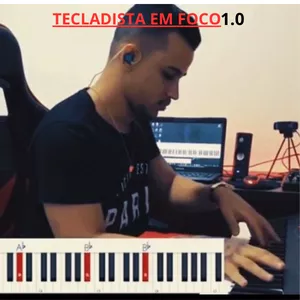 Tecladista em foco 