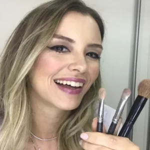 MAQUIAGEM EM 10 MIN por Maquiagem Rápida