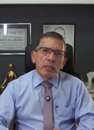 Dr. Nathaniel Silveira