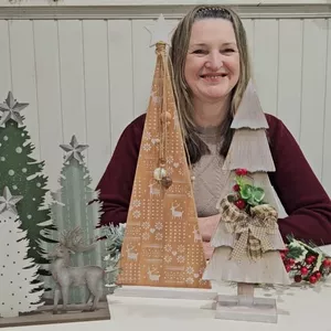 Imagem de capa para o Curso online Passo a Passo em Vídeo – Árvores de Natal para Vilas Natalinas