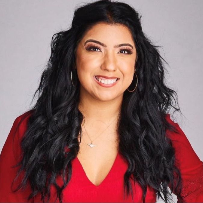 🔹Elena Rojas, Contadora Independiente.