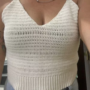 Imagem de capa para o Ebook Receita: Blusa Regata em Crochê