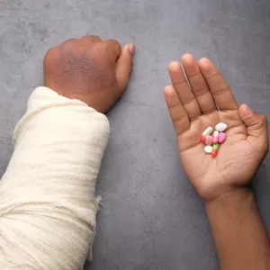 Imagen de portada para Ebook Vivir sin dolor: Técnicas innovadoras para manejar la artrosis múltiple