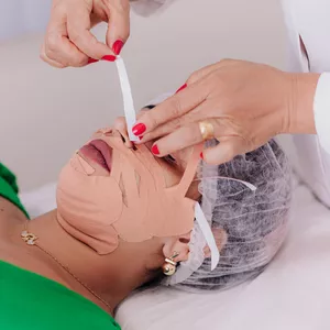 Imagem de capa para o Curso online Seja referência em Taping Pré e Pós- operatório 