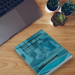 Imagem de capa para o Ebook Desconectando likes, conectando Corações: O Guia Definitivo sobre Saúde Emocional e Uso de Celular