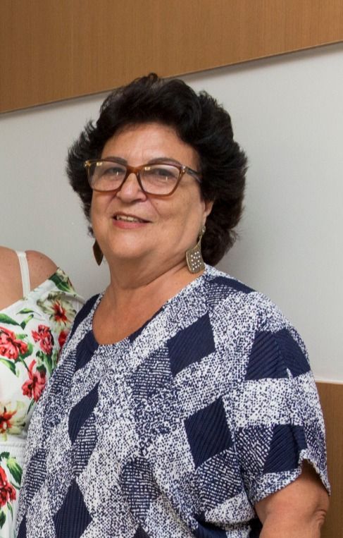 VANIA LÚCIA
