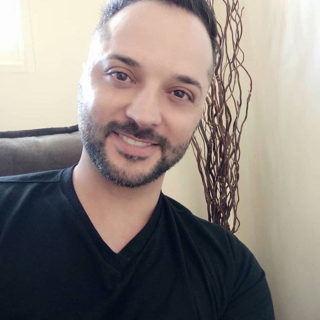 Diego S., tarólogo e terapeuta holístico