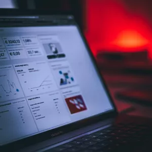 Imagem de capa para o Ebook Estratégias para iniciar no marketing digital com sucesso