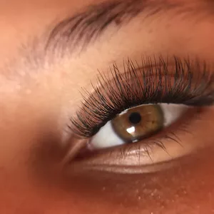 Imagem de capa para o Curso online Cílios em 30 minutos  (fios de seda)