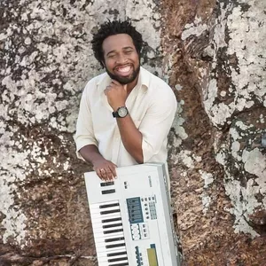 Imagem de capa para o Curso online Como tocar teclado e ler uma partitura do Zero. 