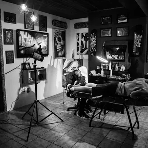 Imagem de capa para o Curso online Técnicas de TATUAGEM preto e cinza - Passo a passo de um trabalho completo!