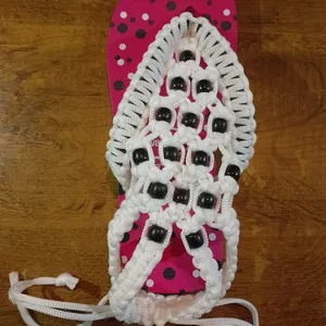 Imagem de capa para o Curso online Sandália  Trançada em Macramê