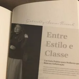 Imagem de capa para o Ebook Entre Estilo e Classe - Um Guia Prático para Mulheres que Buscam Sofisticação